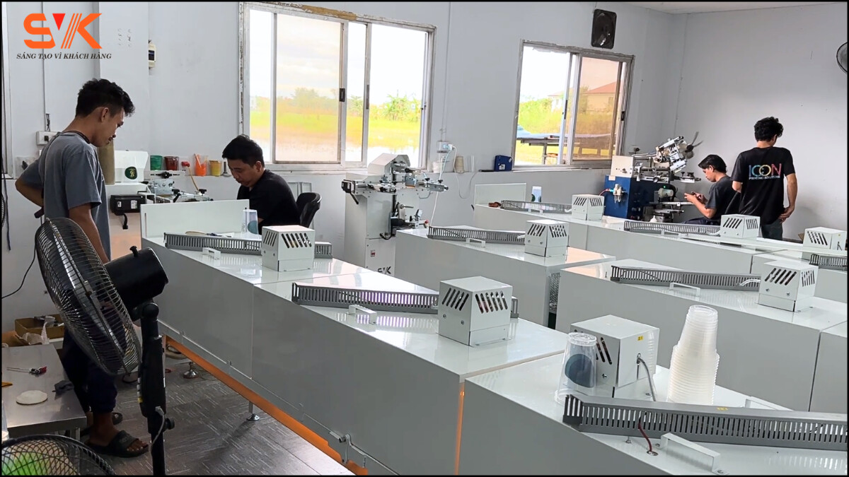 Máy in lụa trụ tròn CSP 04 tại xưởng in lụa